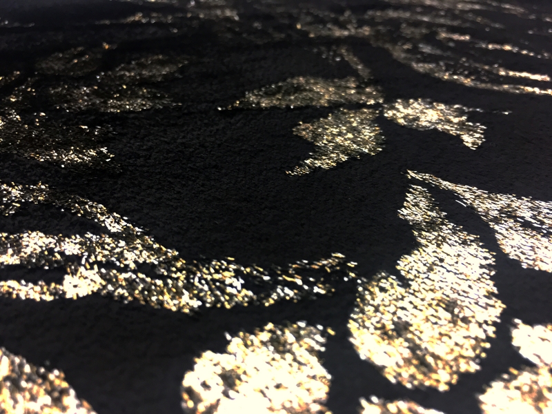 Silk Lurex Panne Velvet with Floral Motif in Black and Gold2