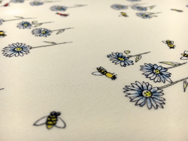 Printed 6Ply Silk Crepe with Illustrated Daisies and Bees2