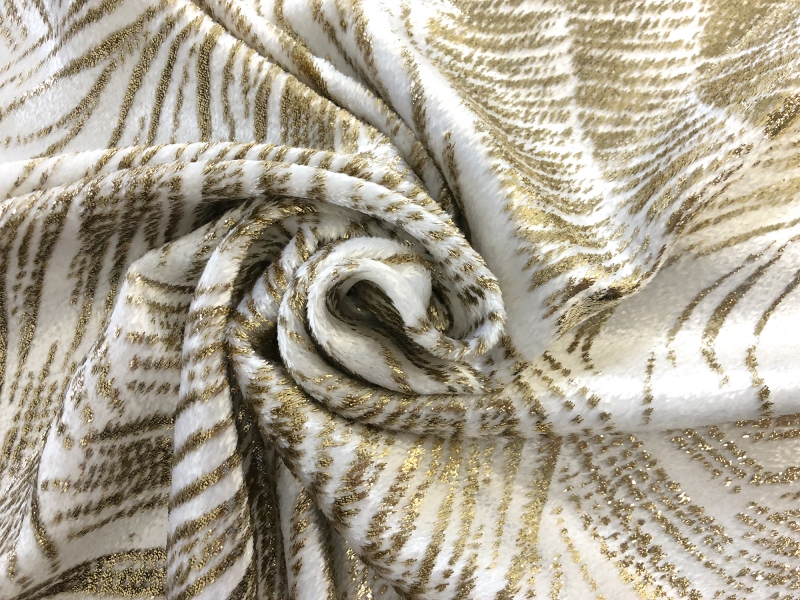White Gold Feathers Silk Lurex Panne Velvet1